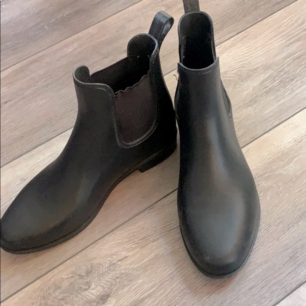 Black rubber rain booties